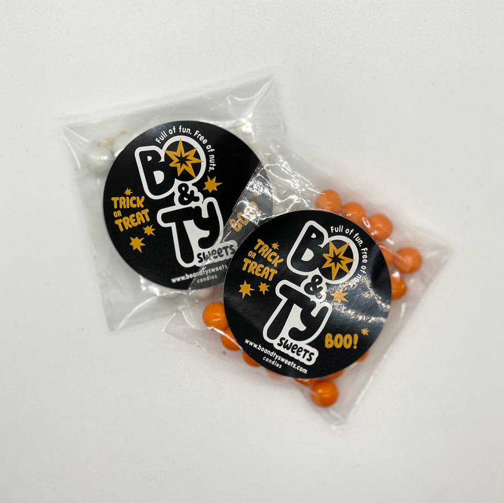 A dab of sweetness in a cute little 0.5 ounce bag. Each dab is filled with candy that is 100% peanut free and tree nut free; completely allergy friendly and school safe. Dabs are perfect for lunch boxes, after school snacks, playdates, school celebrations and of course Halloween (seasonal). Best of all, the serving size is just right so that there's no guilt, no tears, just smiles. Nut-free.